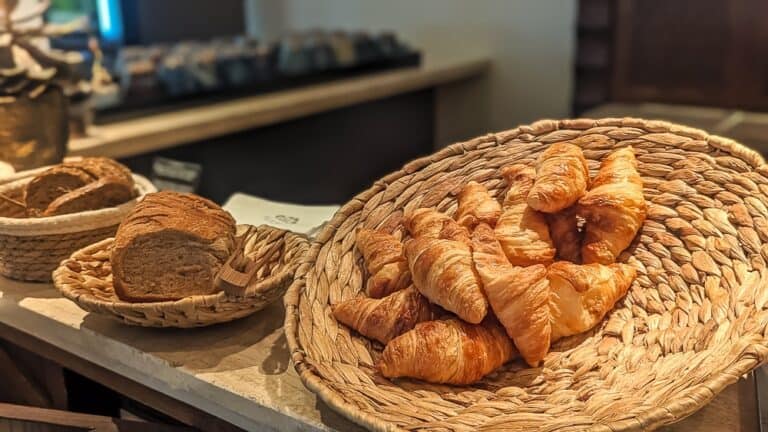 Petit déjeuner au Tiara Miramar Beach Hotel & Spa, en France